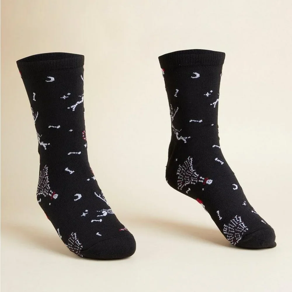 ❤️NWT TORRID 2 PACK CREW SOCKS - BONES SKULL SANTA HAT PRINT - SHOE SIZE 7 - 13 - Picture 5 of 11